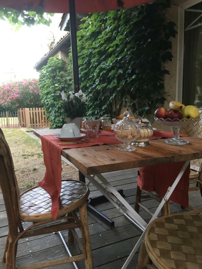 Le Clos Du Gorion Hotel Saint-Sulpice-et-Cameyrac Esterno foto